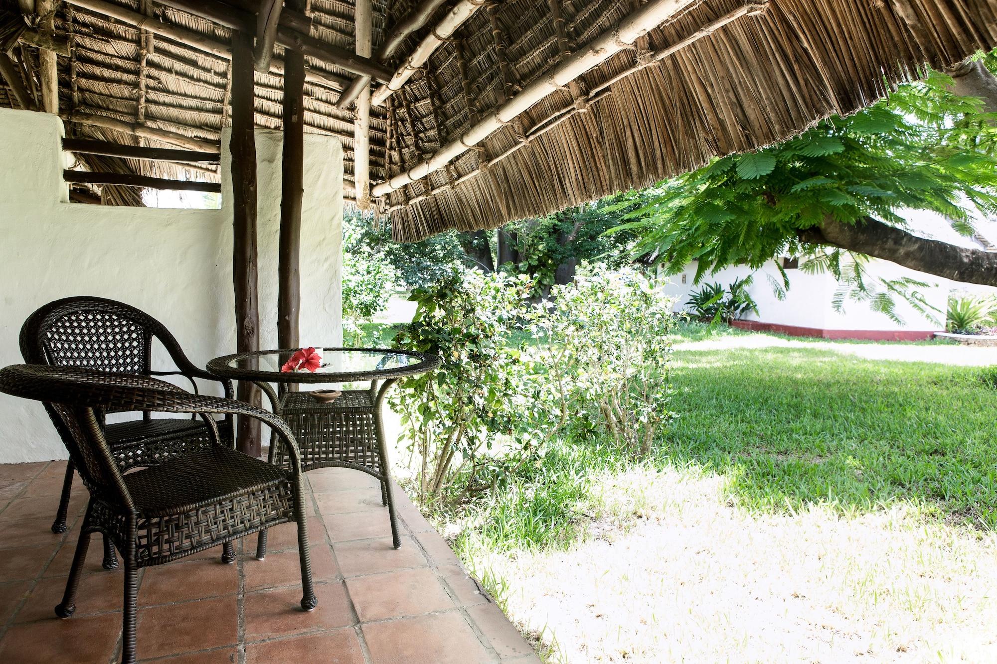 Hotel Karafuu Beach Resort Pingwe Buitenkant foto