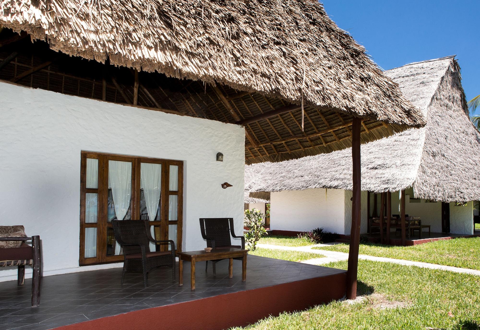 Hotel Karafuu Beach Resort Pingwe Buitenkant foto