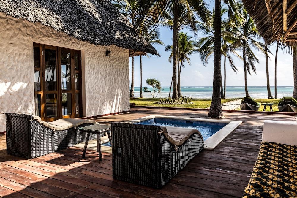 Hotel Karafuu Beach Resort Pingwe Buitenkant foto